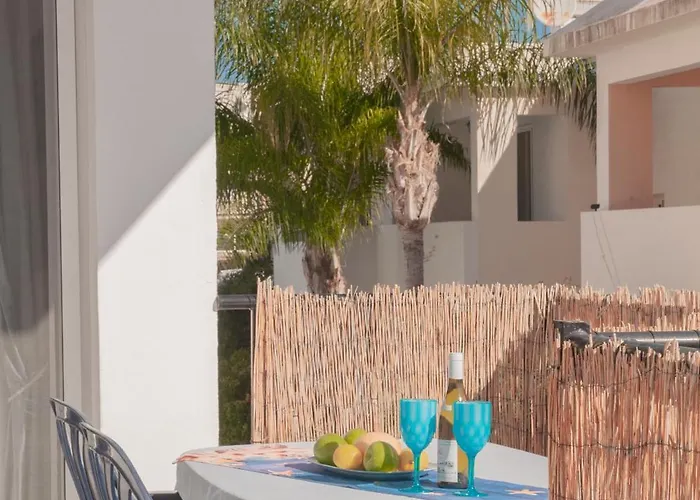 Cozy 1 Bedroom In Walking Distance To The Municipal *