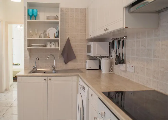 Cozy 1 Bedroom In Walking Distance To The Municipal Lägenhet Paphos